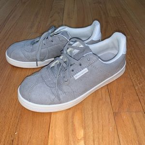 gray champion shoes: size 4
